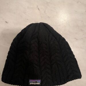 Patagonia black cable knit hat